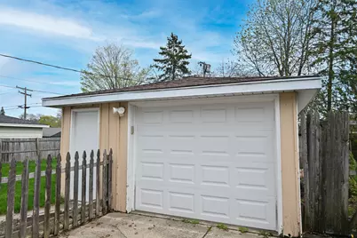 907  Roosevelt Ave, Racine, WI 53406 - Photo 23