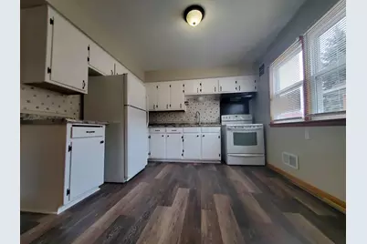 4054 N 85th St #Upper, Milwaukee, WI 53222 - Photo 3