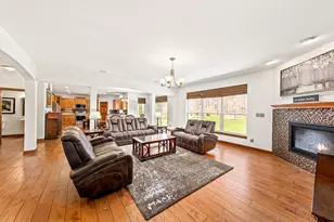 9989 S 31st St, Franklin, WI 53132 - Photo 7