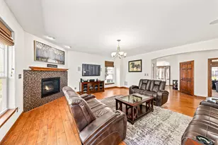 9989 S 31st St, Franklin, WI 53132 - Photo 9