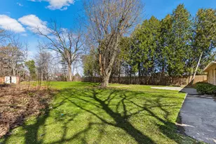 8727 N Kildeer Ct, Brown Deer, WI 53209 - Photo 3