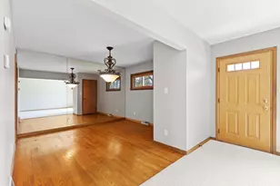 8727 N Kildeer Ct, Brown Deer, WI 53209 - Photo 9