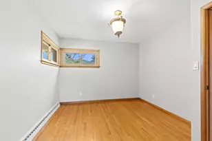 8727 N Kildeer Ct, Brown Deer, WI 53209 - Photo 7
