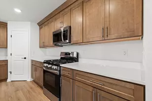 540 Hunter Oaks Blvd, Watertown, WI 53094 - Photo 5