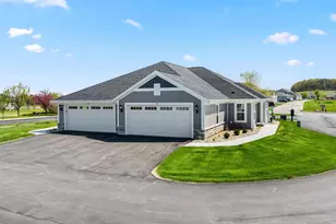 532 Hunter Oaks Blvd, Watertown, WI 53094 - Photo 1