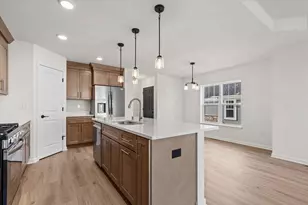 504 Hunter Oaks Blvd, Watertown, WI 53094 - Photo 5