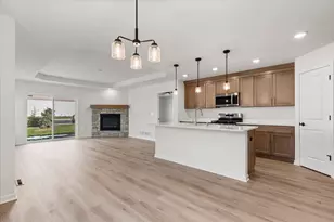 504 Hunter Oaks Blvd, Watertown, WI 53094 - Photo 7