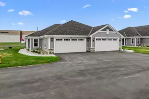 512 Hunter Oaks Blvd, Watertown, WI 53094 - Photo 1