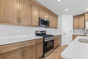 520 Hunter Oaks Blvd, Watertown, WI 53094 - Photo 3