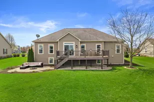 N42W22814 Beacon Ct, Pewaukee, WI 53072 - Photo 5