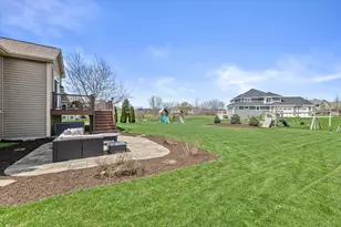 N42W22814 Beacon Ct, Pewaukee, WI 53072 - Photo 13
