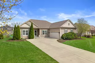 N42W22814 Beacon Ct, Pewaukee, WI 53072 - Photo 1