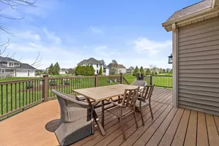 N42W22814 Beacon Ct, Pewaukee, WI 53072 - Photo 11