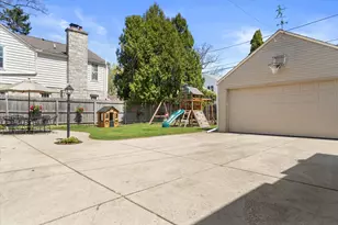 6060 N Bay Ridge Ave, Whitefish Bay, WI 53217 - Photo 37