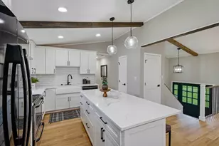1015 W Devonshire Rd, Delafield, WI 53018 - Photo 9