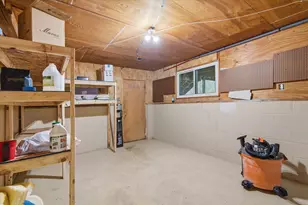 1015 W Devonshire Rd, Delafield, WI 53018 - Photo 37