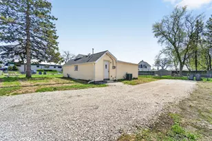 2412 Eaton Ln, Racine, WI 53404 - Photo 17