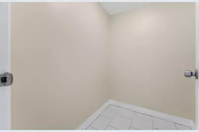 2412  Eaton Ln, Racine, WI 53404 - Photo 11