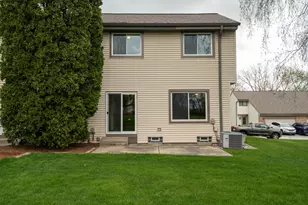 7307 S Delaine Dr, Oak Creek, WI 53154 - Photo 31
