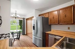 7307 S Delaine Dr, Oak Creek, WI 53154 - Photo 9