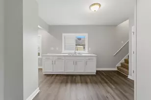 2051 S 57th St, West Allis, WI 53219 - Photo 9