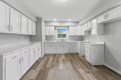 2619 E Bolivar Ave, Saint Francis, WI 53235 - Photo 5