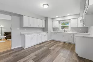 2619 E Bolivar Ave, Saint Francis, WI 53235 - Photo 7