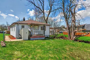 3561 S 31st St, Greenfield, WI 53221 - Photo 17