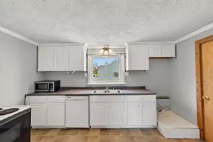 3561 S 31st St, Greenfield, WI 53221 - Photo 7