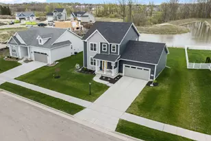 N53W19853 Kingair Dr, Menomonee Falls, WI 53051 - Photo 3