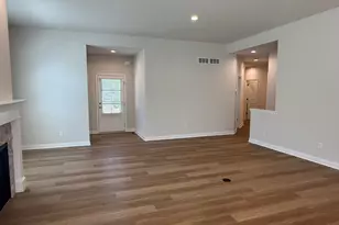 369 Evergreen Ln, Pewaukee, WI 53072 - Photo 7