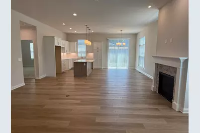 369  Evergreen Ln, Pewaukee, WI 53072 - Photo 3