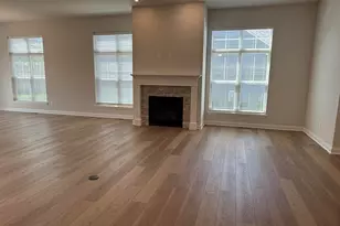 369 Evergreen Ln, Pewaukee, WI 53072 - Photo 5