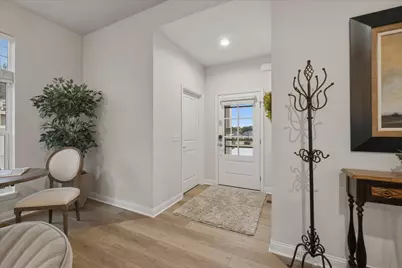 369  Evergreen Ln, Pewaukee, WI 53072 - Photo 7