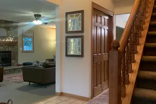 8187 S Four Oaks Ct, Franklin, WI 53132 - Photo 7