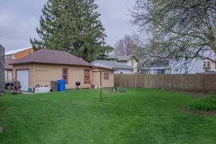 109 N 9th St, Watertown, WI 53094 - Photo 7