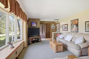 5845 S Oxford Ln, New Berlin, WI 53146 - Photo 5