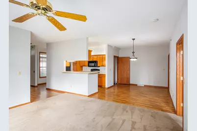 7883 S Scepter Dr #8, Franklin, WI 53132 - Photo 3