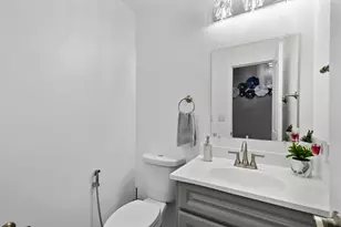 6022 S 31st St, Greenfield, WI 53221 - Photo 17