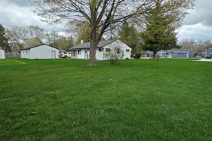 5741 S 40th St, Greenfield, WI 53221 - Photo 13