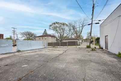 6915 W Capital Dr, Milwaukee, WI 53216 - Photo 5
