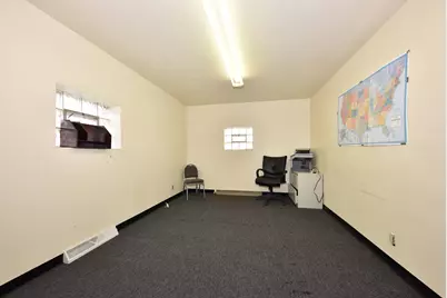 6915 W Capital Dr, Milwaukee, WI 53216 - Photo 13