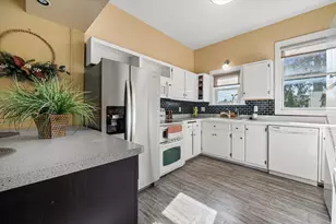 N116W16416 Main St, Germantown, WI 53022 - Photo 9