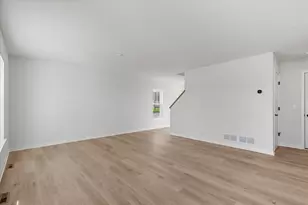 609 Belmont Dr, Watertown, WI 53094 - Photo 9