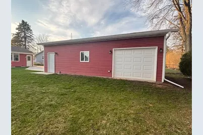 1631  Galax Dr, Manitowoc, WI 54220 - Photo 3