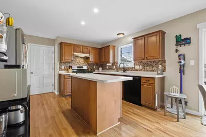 3540 S McIntosh Ln, New Berlin, WI 53151 - Photo 5