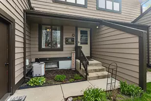 128 Glenview Ct, Janesville, WI 53548 - Photo 3