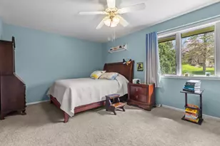 128 Glenview Ct, Janesville, WI 53548 - Photo 9