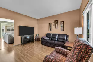 5915 Sunshine Ln, Racine, WI 53402 - Photo 5
