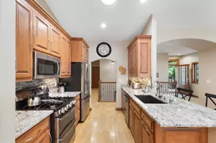 503 Garden Prairie Dr, Waukesha, WI 53186 - Photo 13